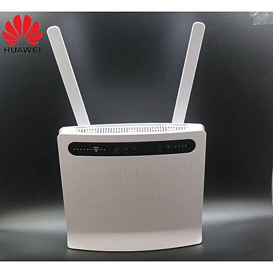 Hikvision DS-3E0505P-E/M 4-Port Gigabit PoE Unmanaged Switch with 1 Gigabit Uplink Port