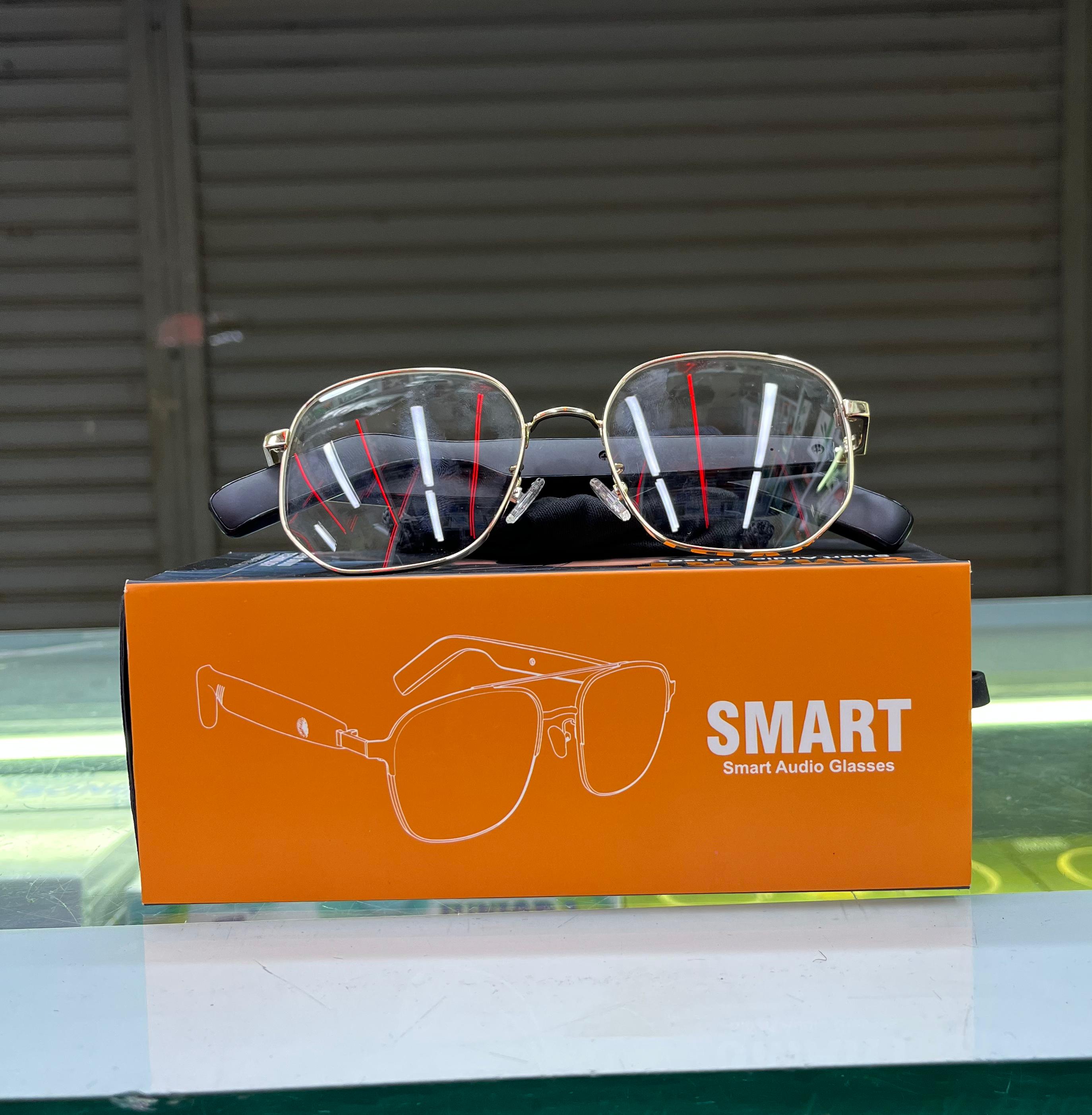 Smart Bluetooth Wireless Sunglasses with Audio Functionality
